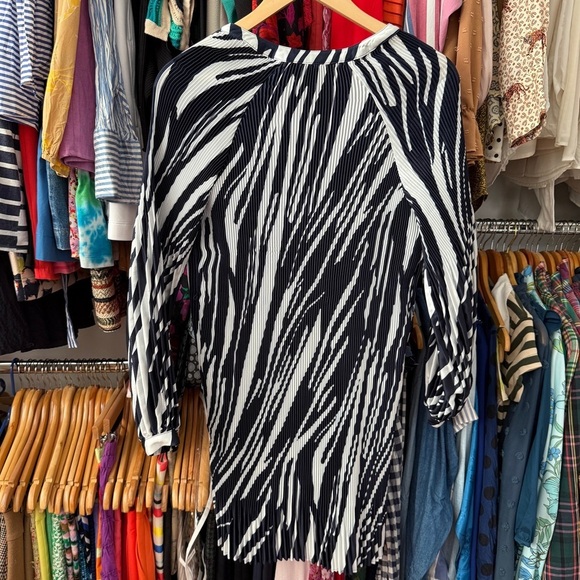 Banana Republic Petite Pleated Mini Dress Small Navy Zebra - Picture 8 of 9